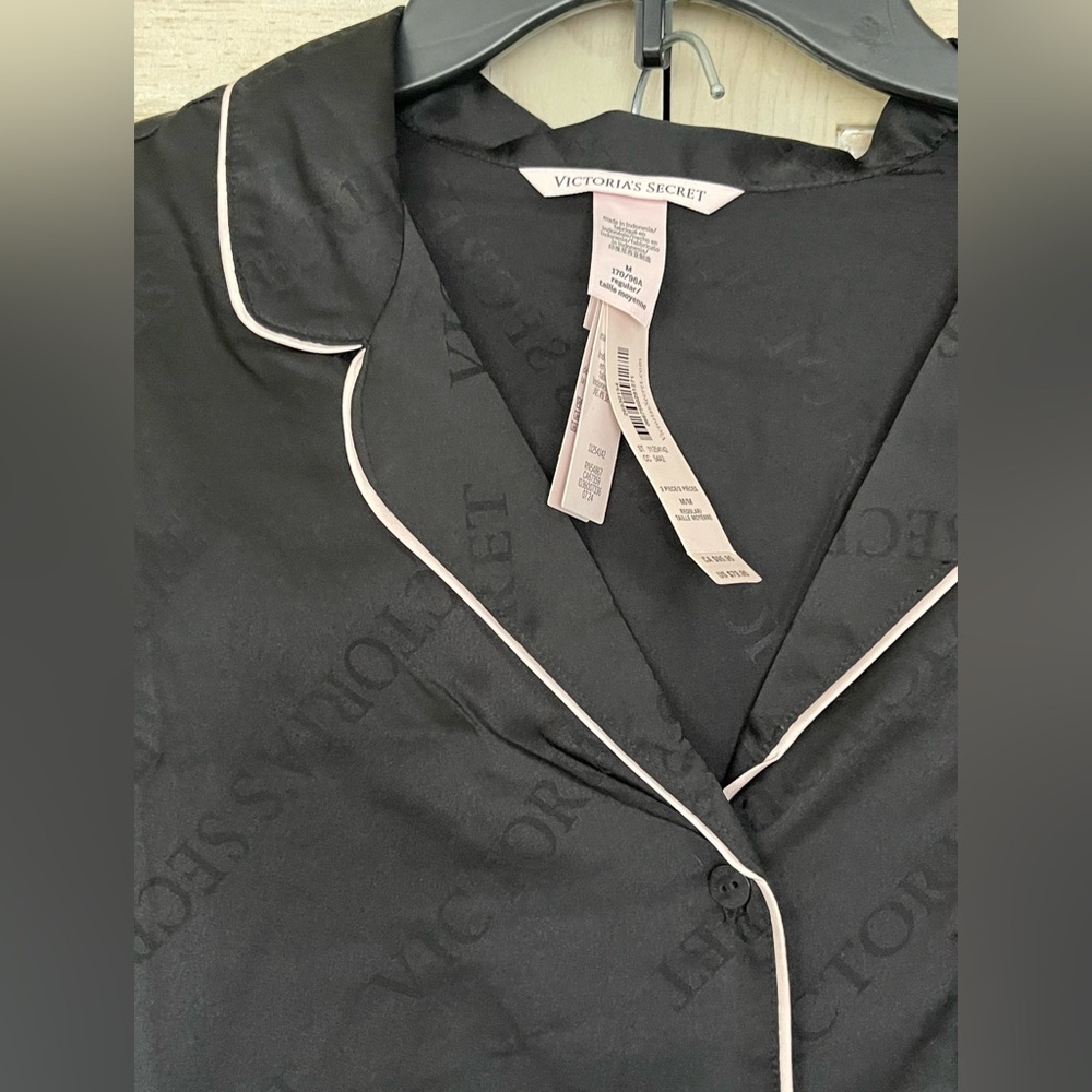NWT Victoria’s Secret Signature Satin Long Pajama Set -Medium - Picture 4 of 9
